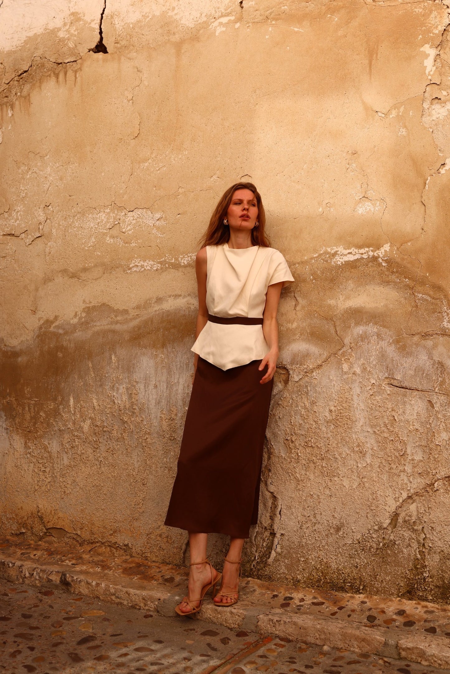 Detalle vestido Amani elegante diseño minimalista