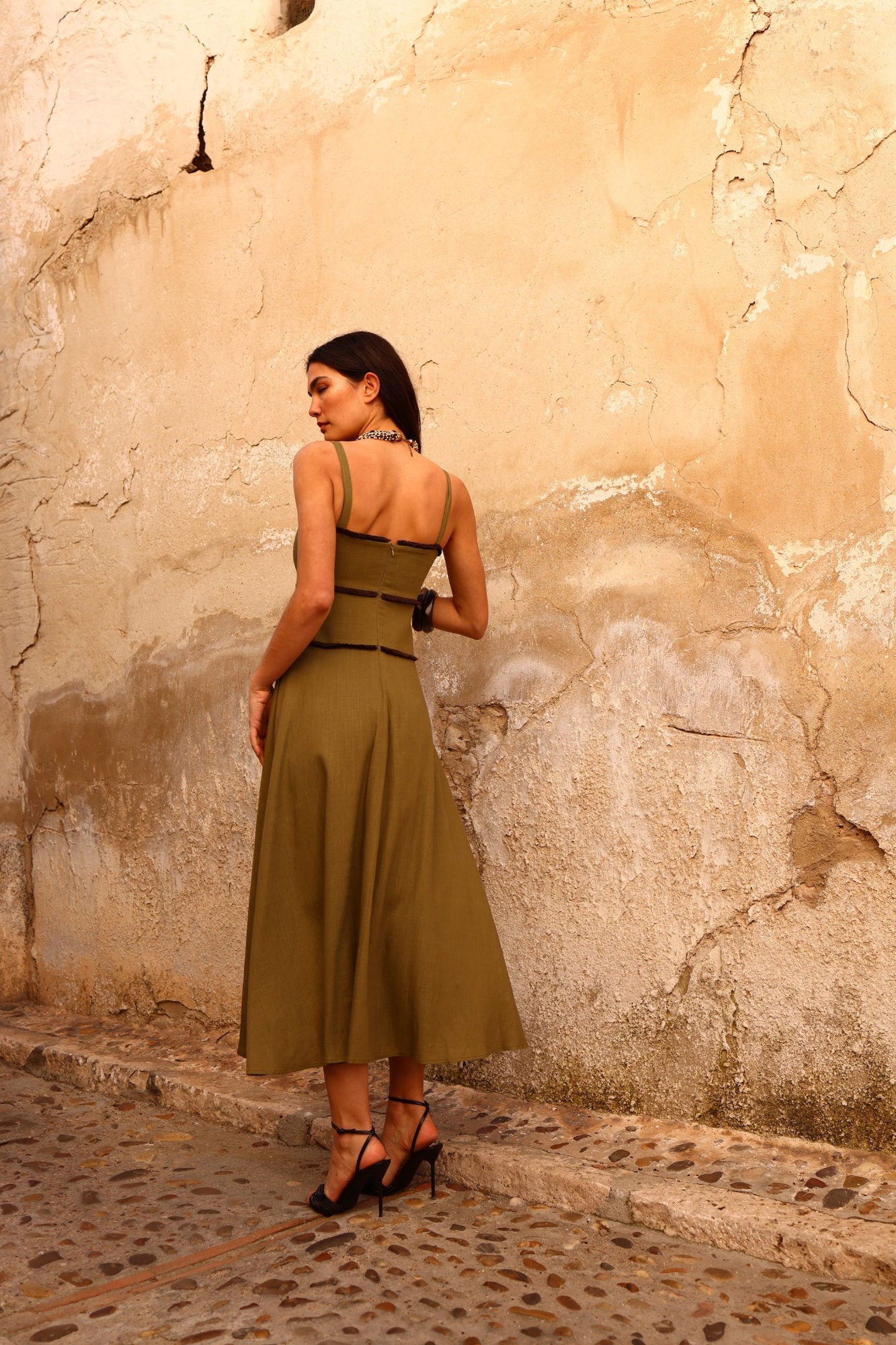 Espalda del vestido Arena verde de lino