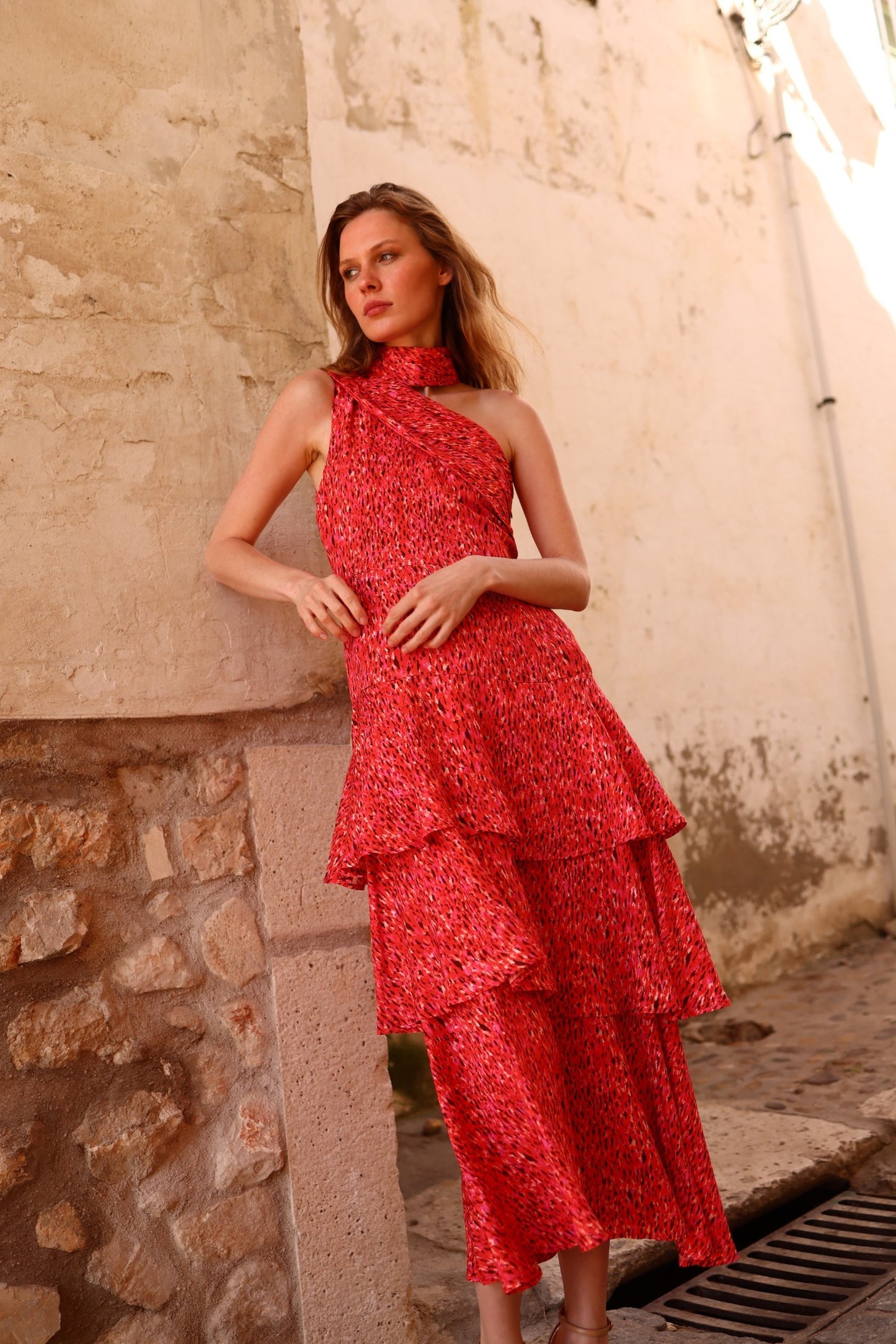 Vestido Calima de viscosa rojo look frontal