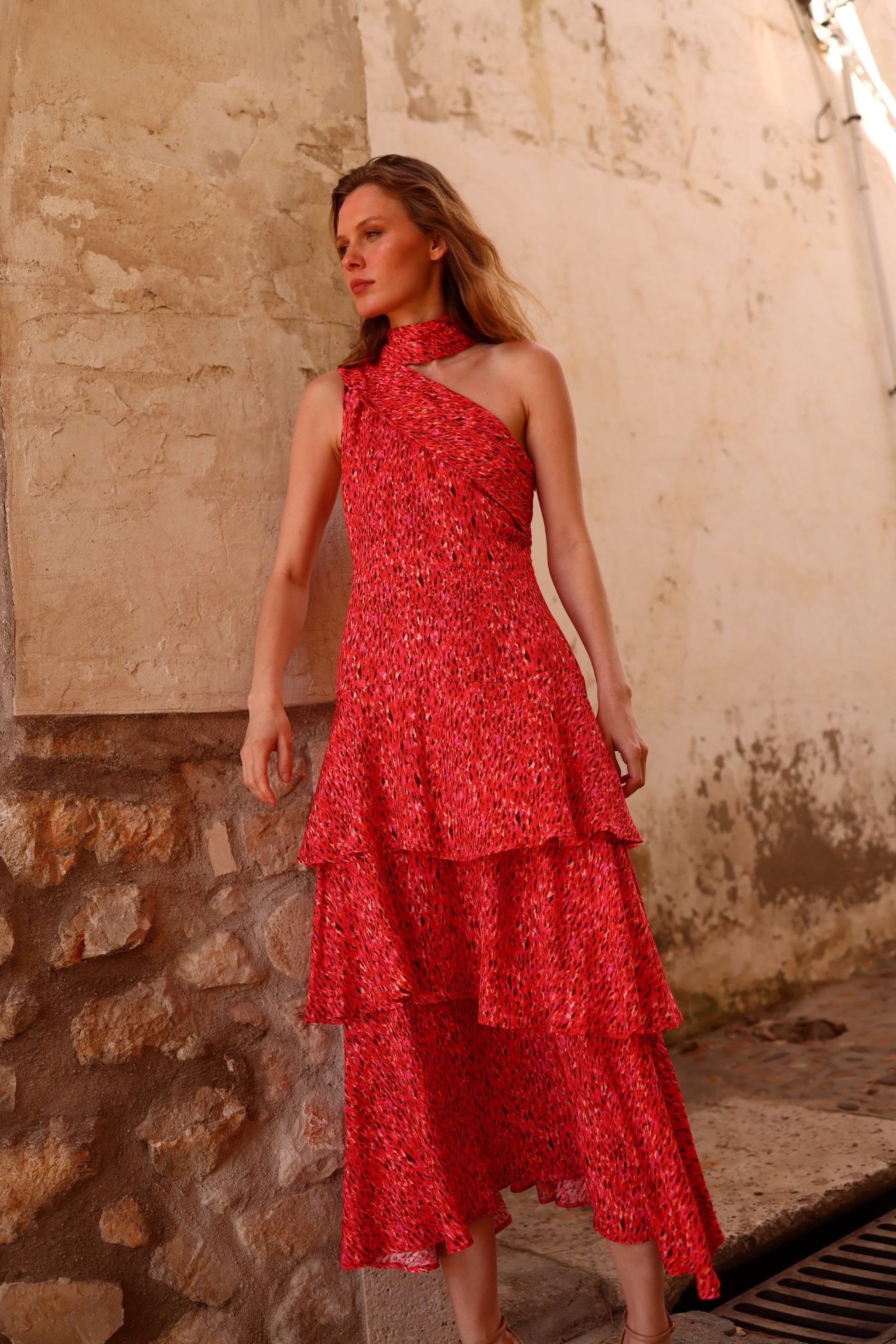 Vestido Calima look invitada verano elegante