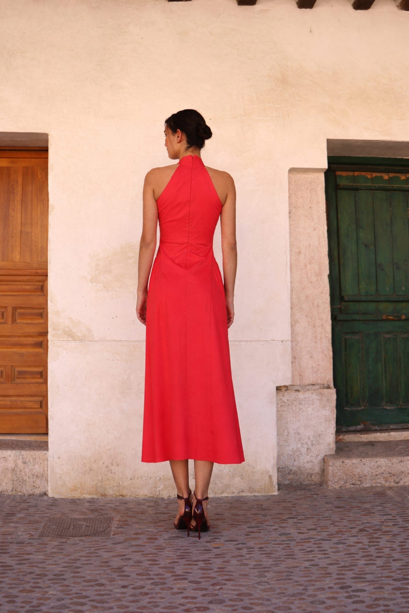 Espalda del vestido Duna coral halter