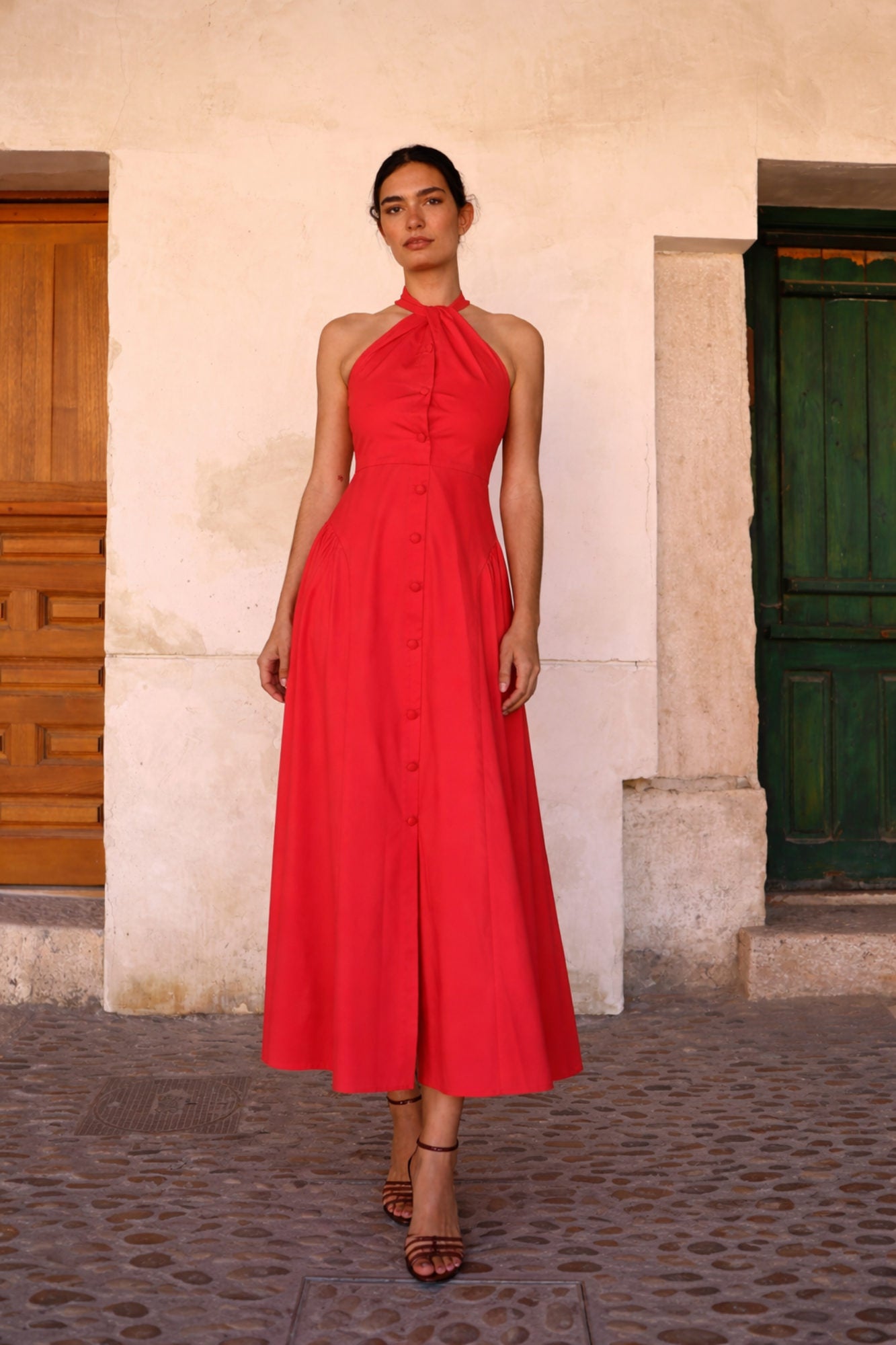Vestido Duna coral elegante para invitadas
